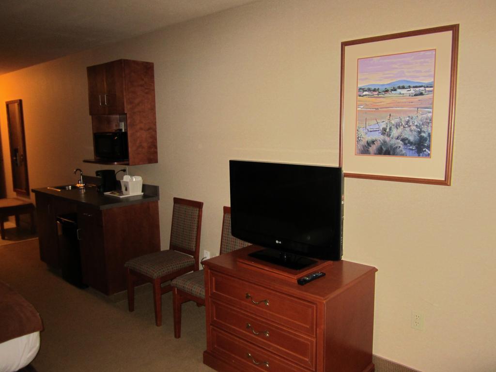 Super 8 By Wyndham Fort Nelson Bc Zewnętrze zdjęcie