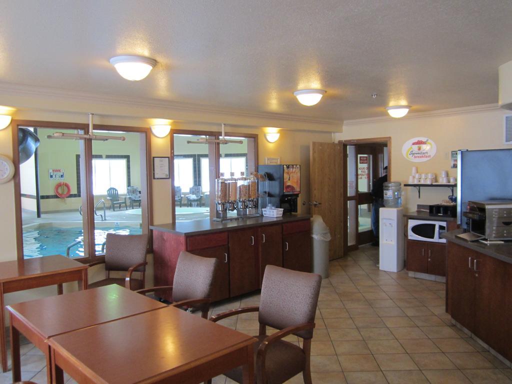 Super 8 By Wyndham Fort Nelson Bc Zewnętrze zdjęcie