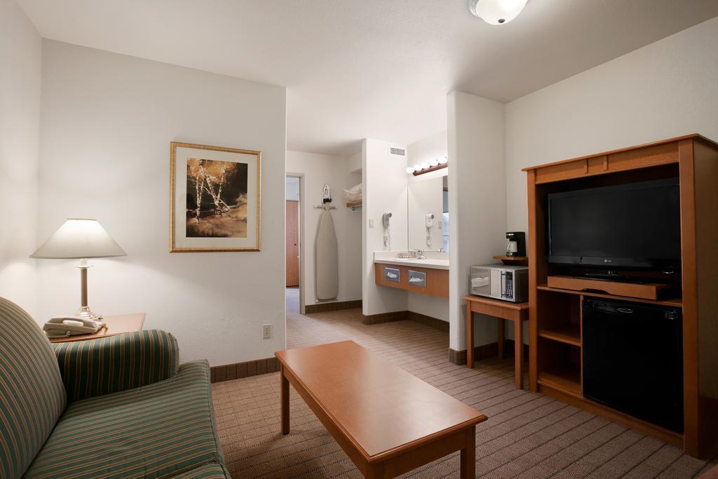 Super 8 By Wyndham Fort Nelson Bc Zewnętrze zdjęcie